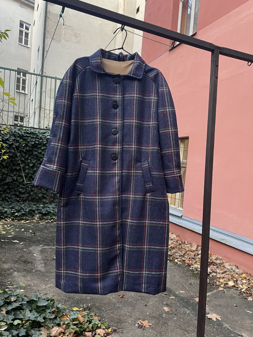 Kostkovaný kabát Ezra — foto 3