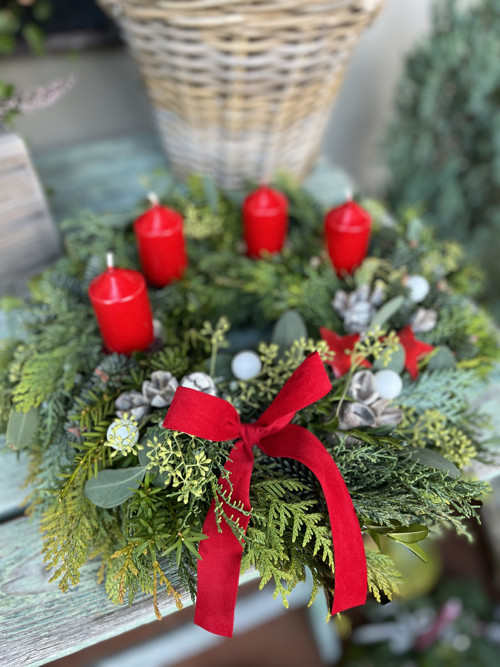 Adventní věnec v červené barvě — foto 6