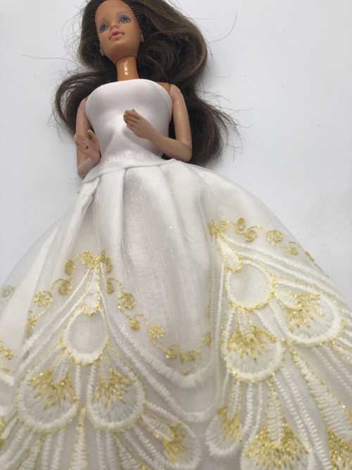 Luxusní šatičky na Barbie — foto 2