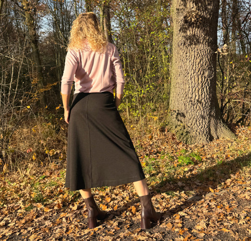 Zvonová sukně tmavě hnědá — foto 6