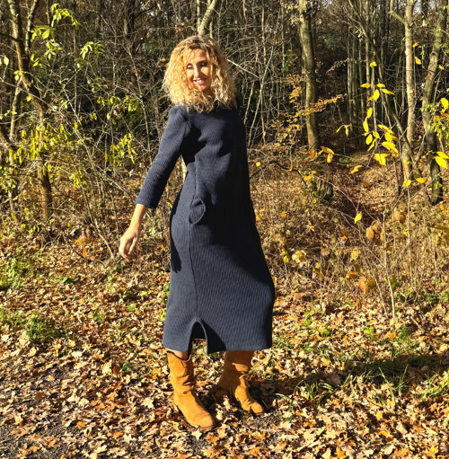 Svetrové šaty tmavě modré — foto 2