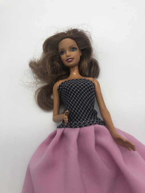 Dlouhé šatičky na Barbie — foto 2