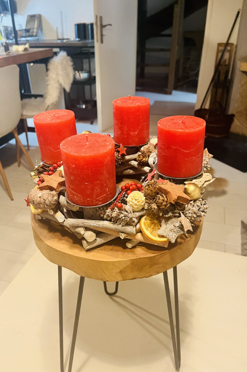 Adventní věnec v tradiční červené — foto 6