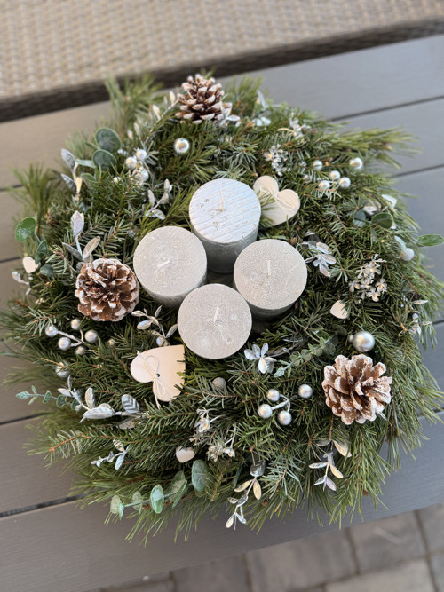 Stříbrný adventní věnec — foto 2