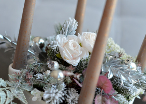 Adventní keramický svícen s aranží — foto 3