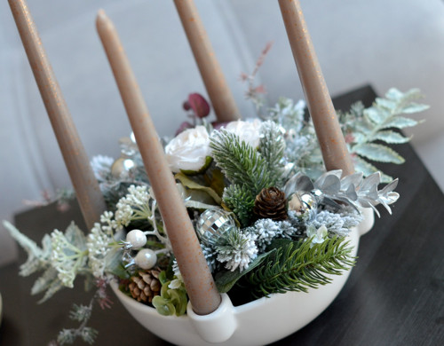 Adventní keramický svícen s aranží — foto 4