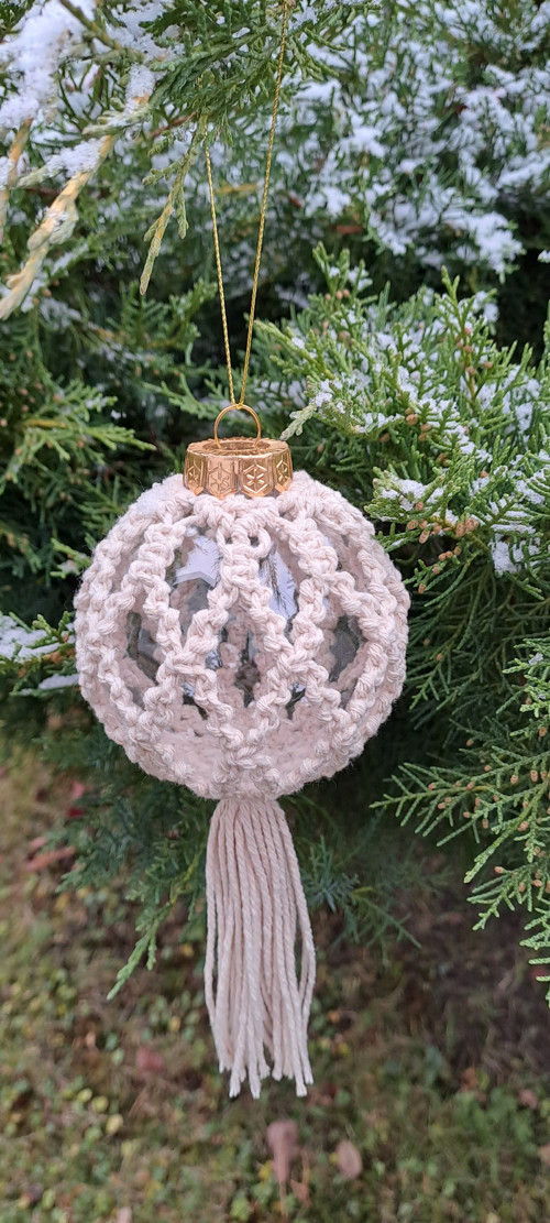 Vánoční baňka macramé — foto 2