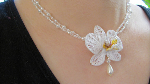 Bílá orchidej - Phalenopsis, náhrdelník — foto 2