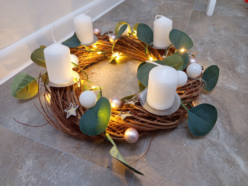 Věneček adventní trvanlivý s umělým eukalyptem — foto 3