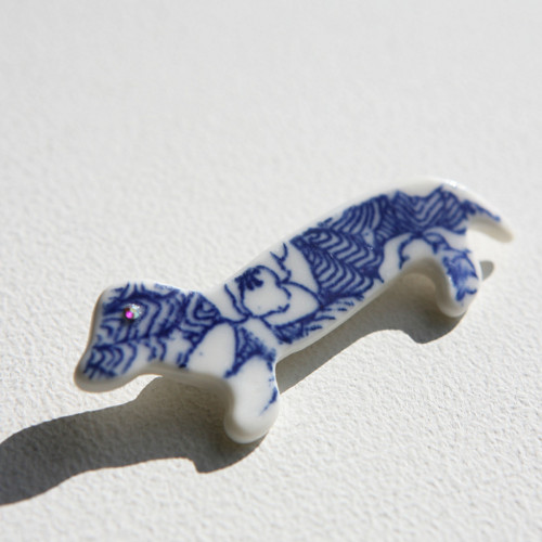 Pes - porcelánová brož — foto 3