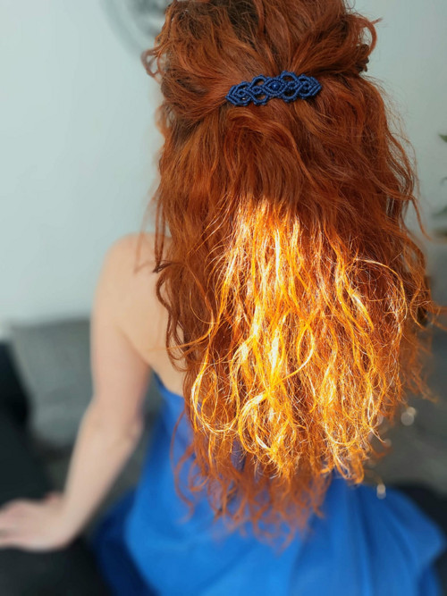 Spona do vlasů – tmavě modrá macramé — foto 2