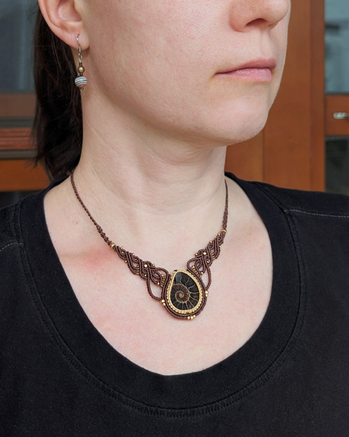 Macramé náhrdelník s amonitem — foto 5