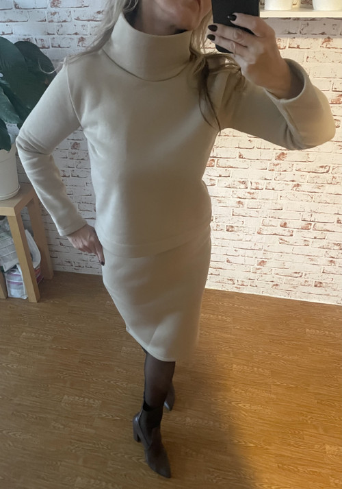 Úzka sukňa z teplák — foto 2
