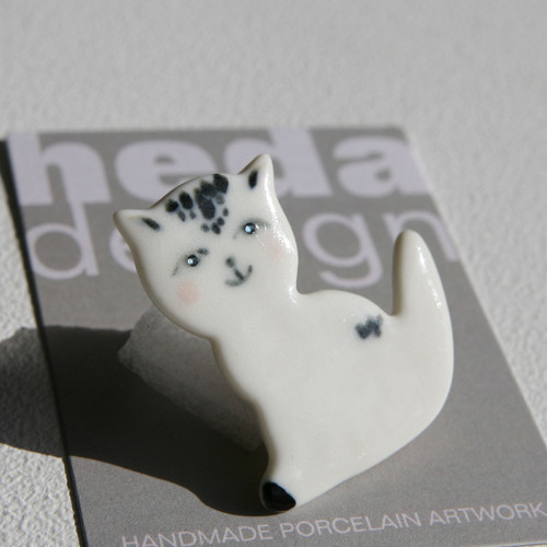 Kočka porcelánová brož — foto 4