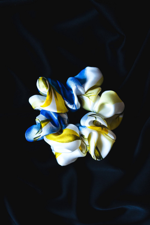 Hedvábná scrunchie "NĚŽNÁ" — foto 2