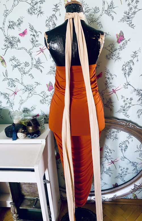 Šaty extravagantní — foto 4
