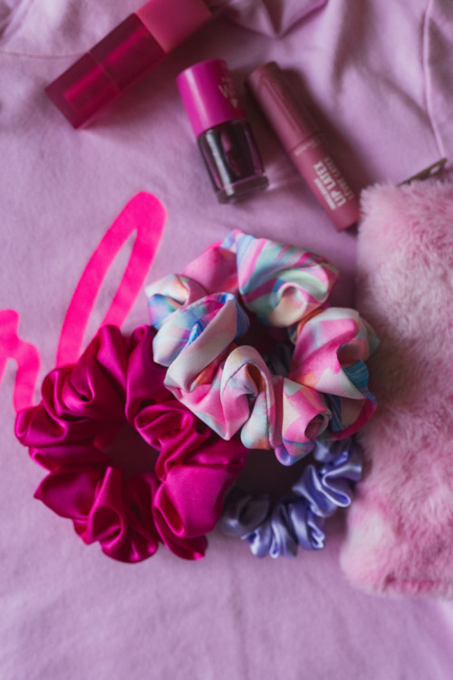 Hedvábná scrunchie "MILOVANÁ" — foto 3