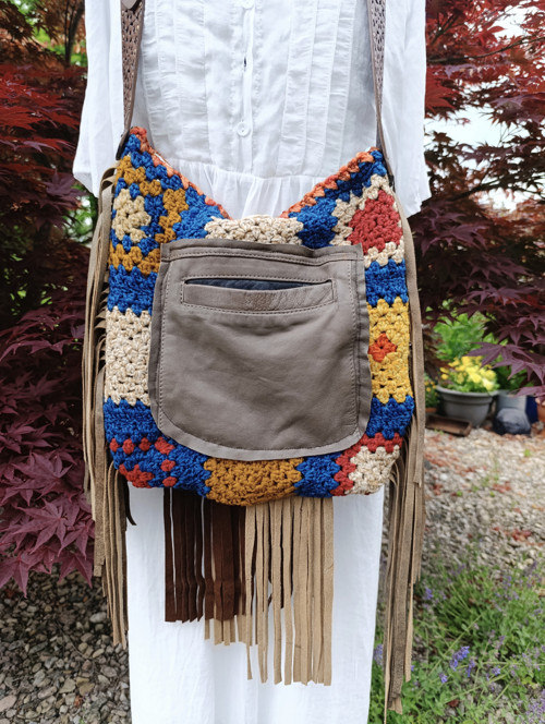Krásná Boho kabelka s třásněmi — foto 4