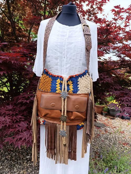 Krásná Boho kabelka s třásněmi — foto 3