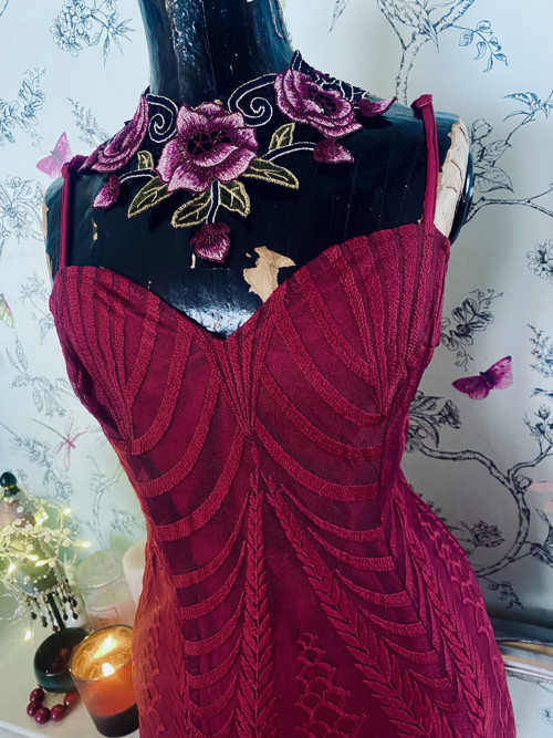 Šaty vintage burgundy — foto 4