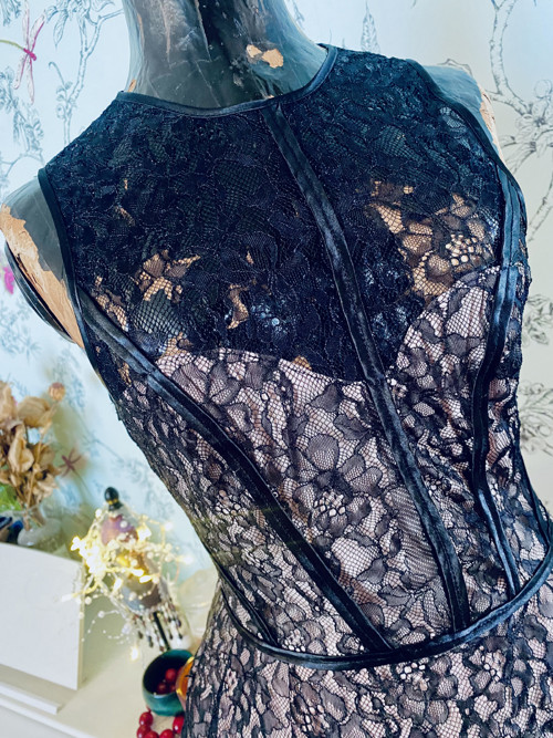 Top peplum v krajkoví — foto 4