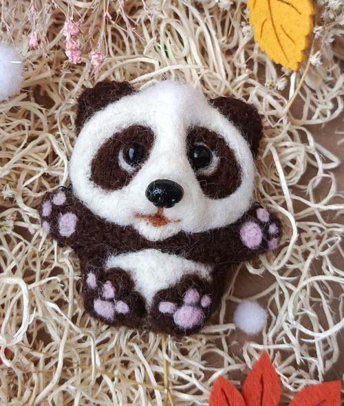 Plstěná brož panda — foto 2