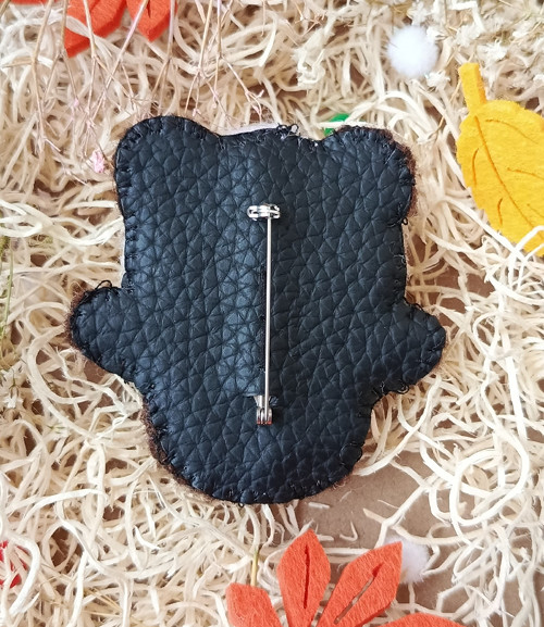 Plstěná brož panda — foto 3