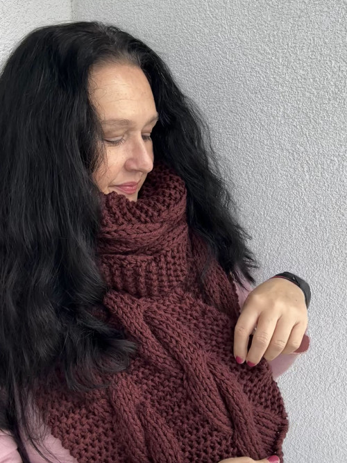 RUČNĚ PLETENÁ ŠÁLA čokoládová — foto 4