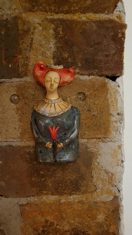 Keramická dáma "Manýrka" — foto 2