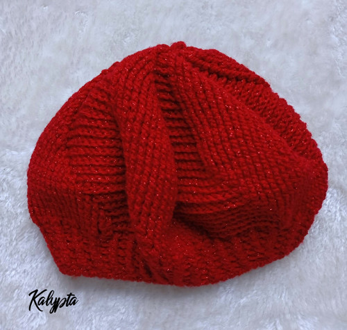 Červený baret se šátkem — foto 2