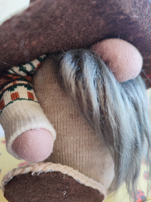 Béžový skřítek cca 25 cm — foto 2