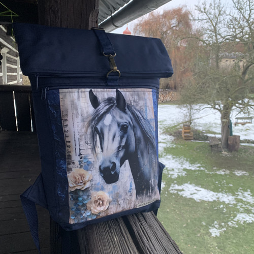 Kůň v modré + přední kapsa na zip — foto 2