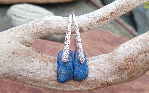 Postříbřené náušnice s lapis lazuli — foto 5