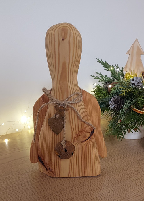 Dřevěný anděl z modřínu — foto 2