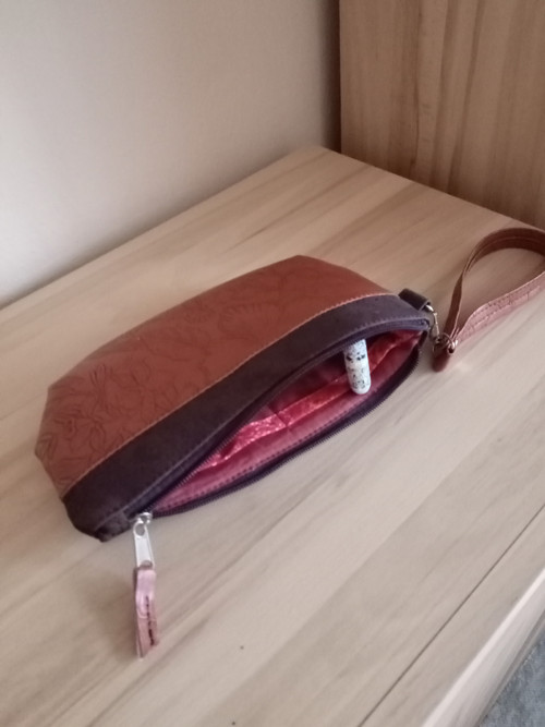 Kapsička - koženka+korek — foto 3