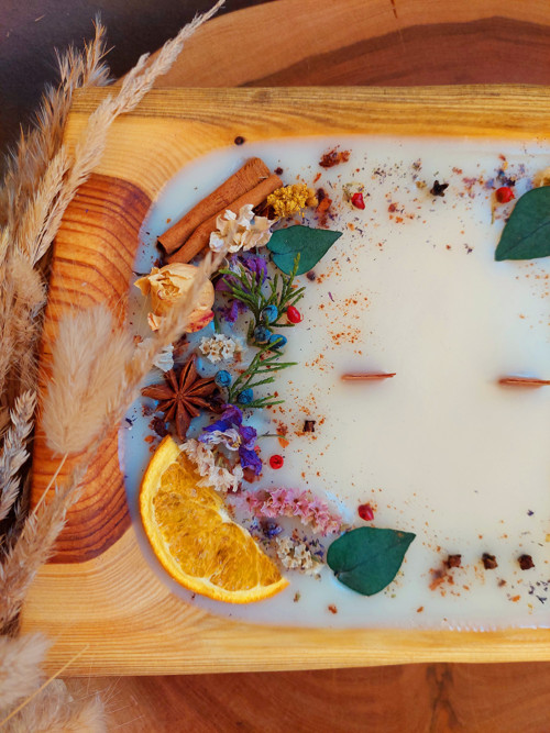 Botanická svíčka v dřevěném polenu — foto 4