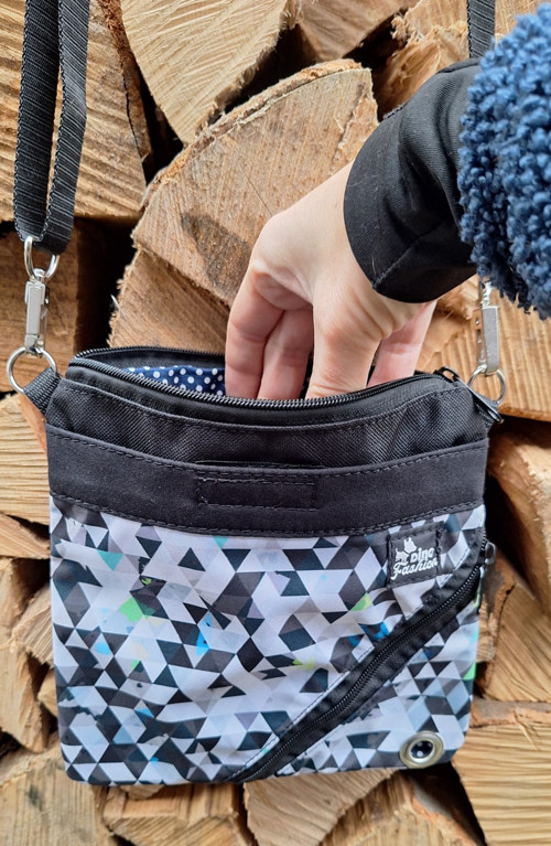 Venčící kabelka Grey Triangles — foto 3