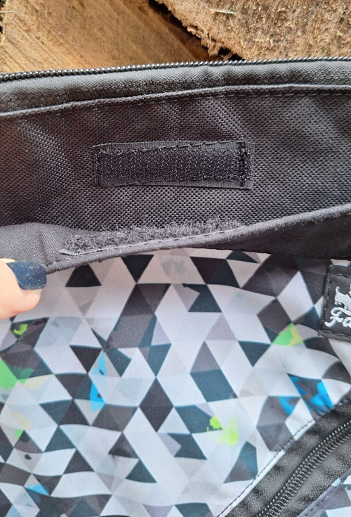 Venčící kabelka Grey Triangles — foto 6
