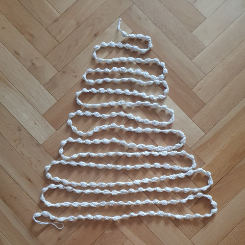 Háčkovaný řetěz na vánoční stromek — foto 2