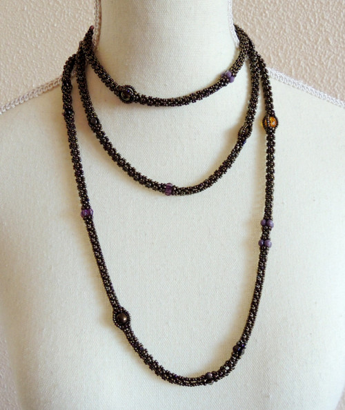 Dlouhý náhrdelník Iris Brown — foto 3