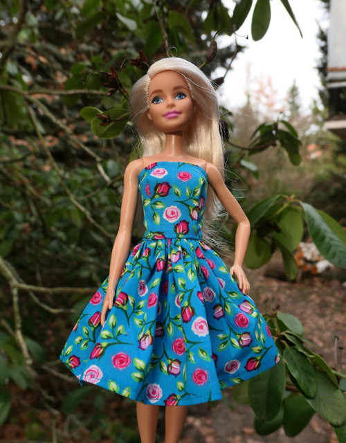Letní šaty - Barbie — foto 2