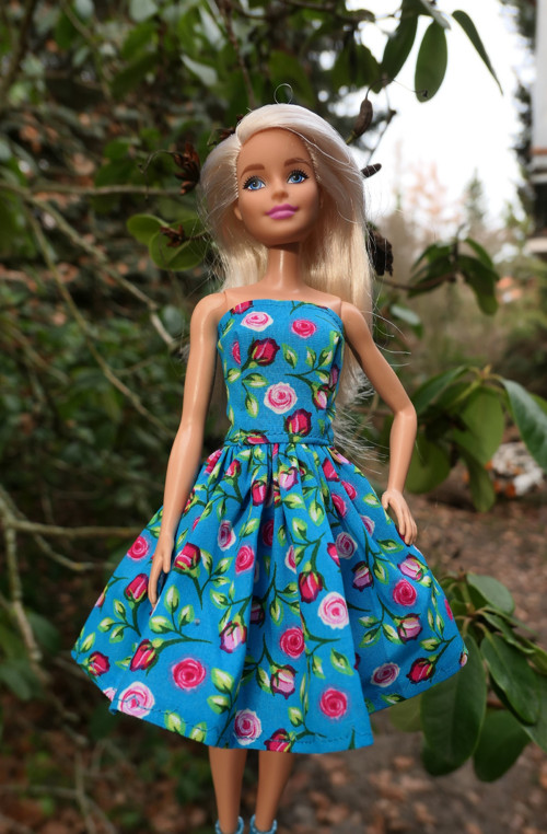 Letní šaty - Barbie — foto 3