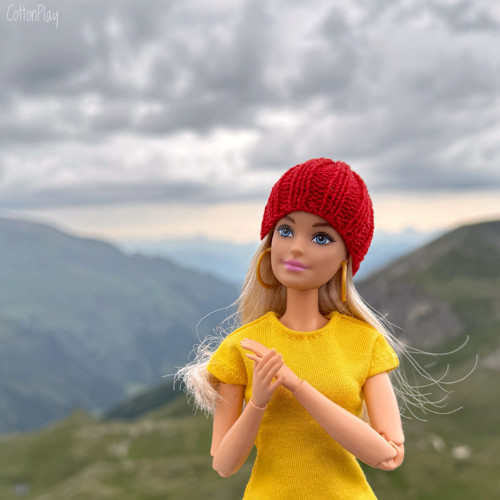 Pletená čepička pro Barbie - červená — foto 4