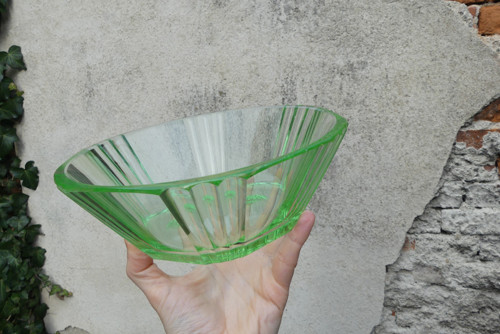 Art deco mísa, broušené zelené sklo — foto 3