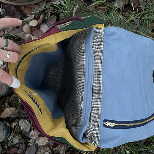 Upcyklovaný batoh BASIC- V kohoutích stopách — foto 5