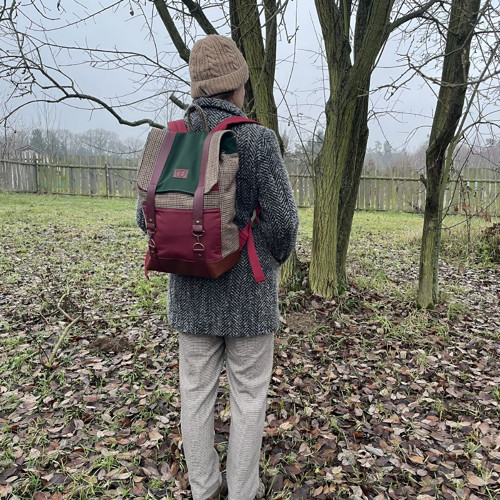 Upcyklovaný batoh BASIC- V kohoutích stopách — foto 2