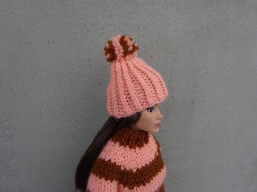 Svetr a kulich pro Barbie baculka — foto 3
