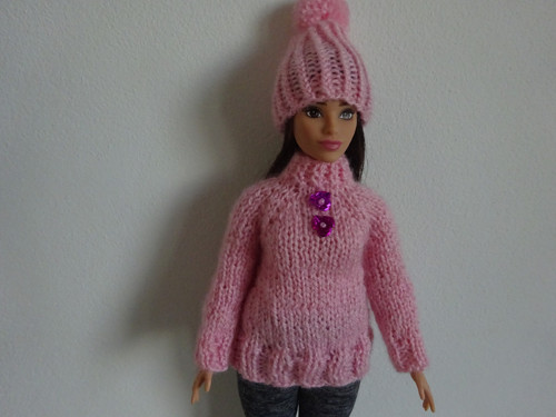 Svetr a kulich pro Barbie baculka — foto 3
