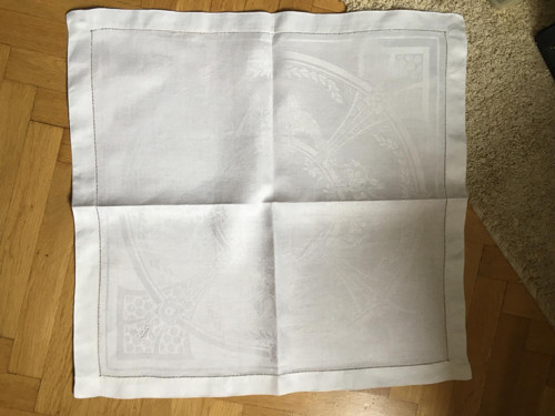 Damaškové ubrousky s ažurou a monogramem — foto 2
