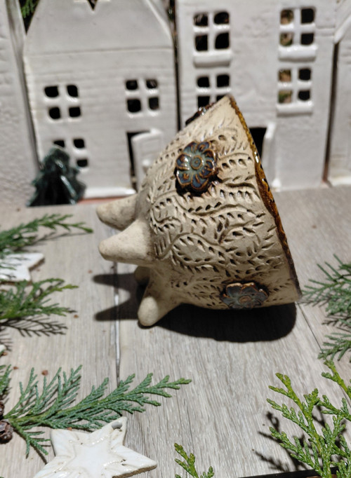 Keramická miska s botanickým reliéfem a glazurou — foto 5